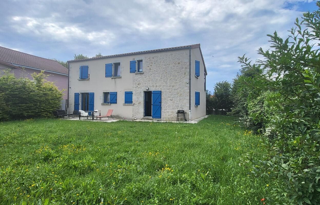 maison 6 pièces 154 m2 à vendre à Montpeyroux (63114)