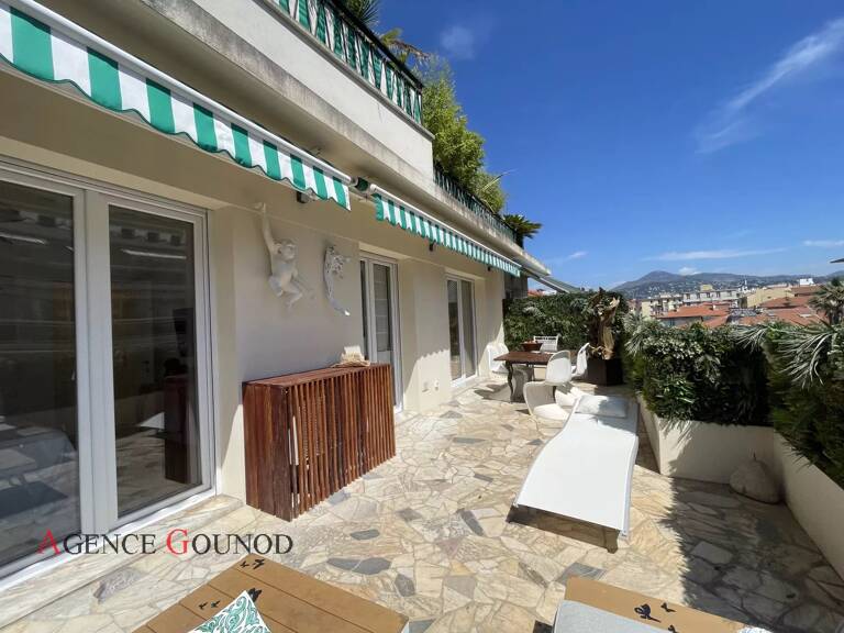 LOCATION MEUBLEE à l'année - 2 Pièces TERRASSE — photo 1