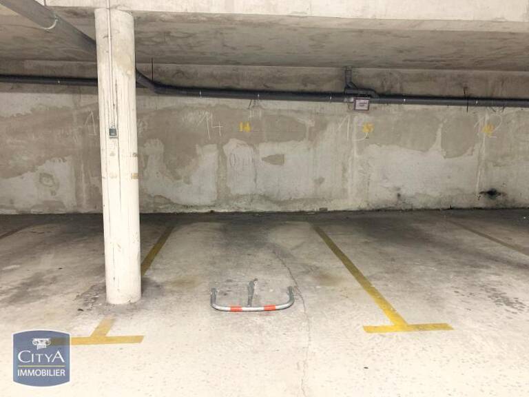 Garage   — photo 1