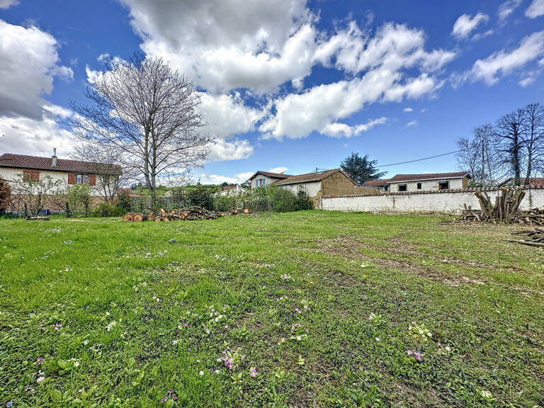 Terrain Luzinay 725 m2 coeur village avec permis de construi — photo 1