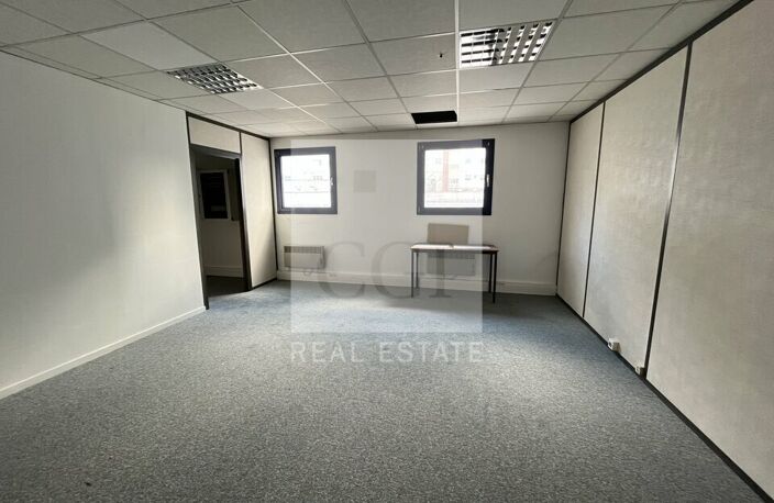 BUREAUX à LOUER — photo 2