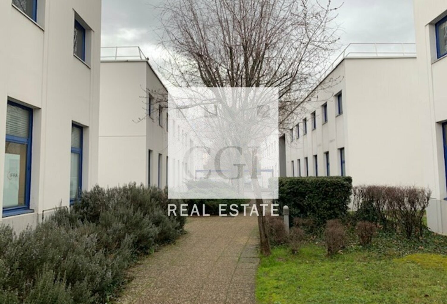 BUREAUX à LOUER — photo 1