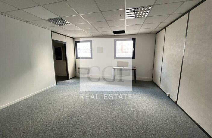BUREAUX à LOUER — photo 2