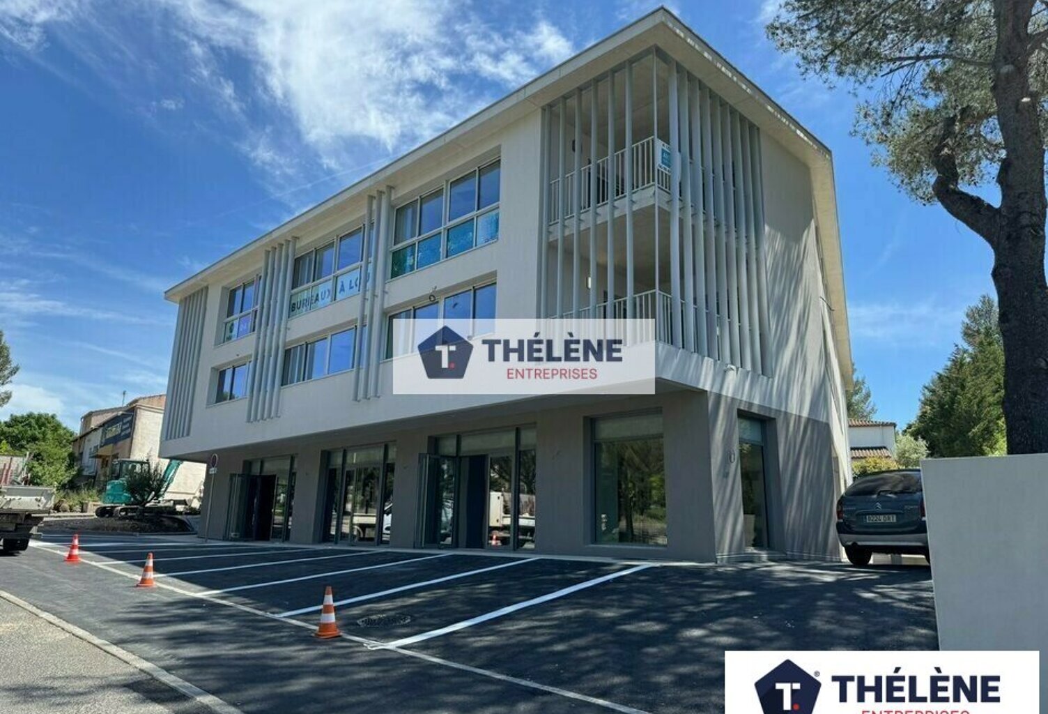 IMMEUBLE DE BUREAUX  à LOUER — photo 1