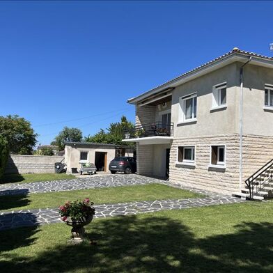 Maison 8 pièces 245 m²