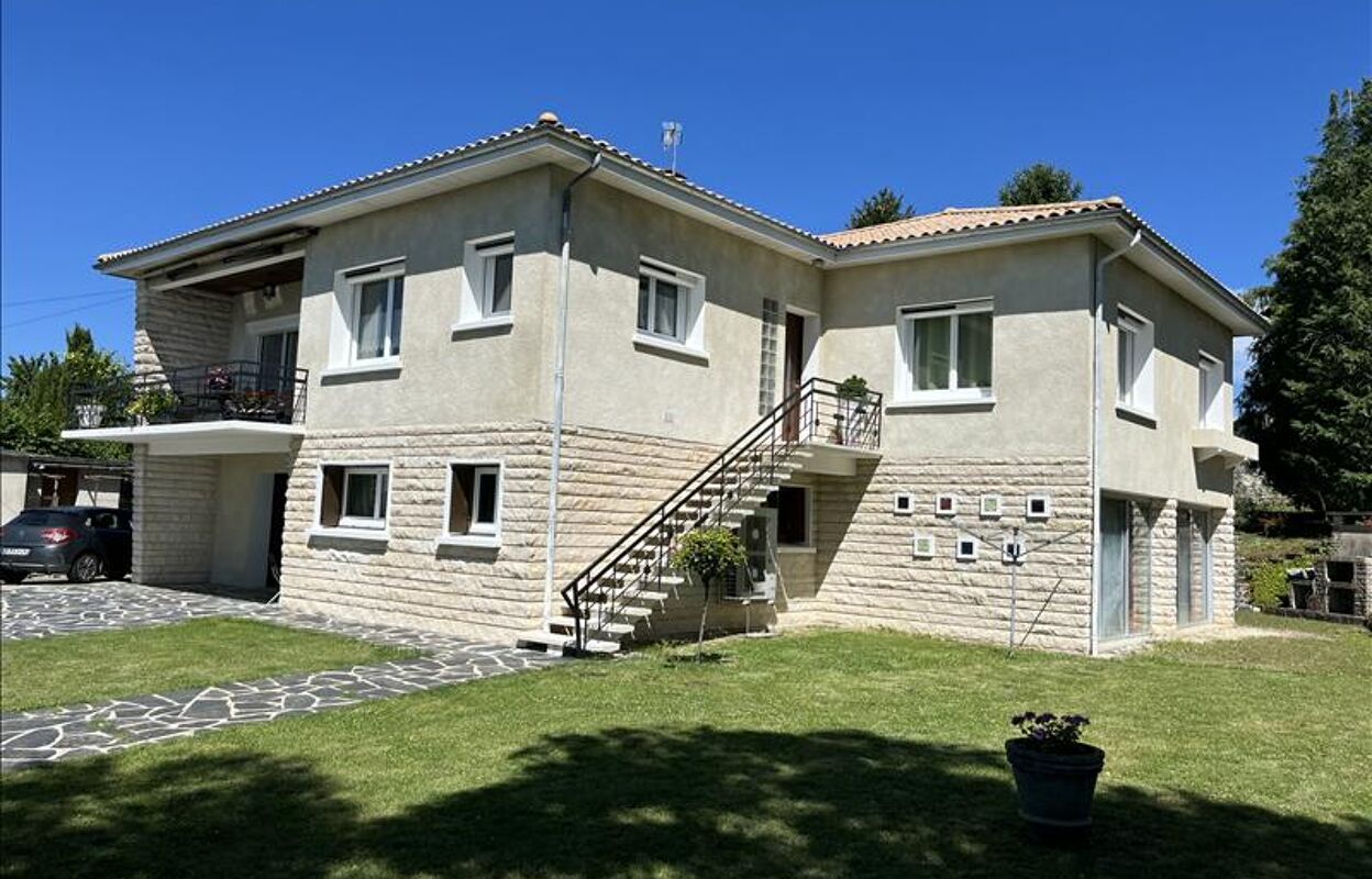 maison 8 pièces 245 m2 à vendre à Barbezieux-Saint-Hilaire (16300)