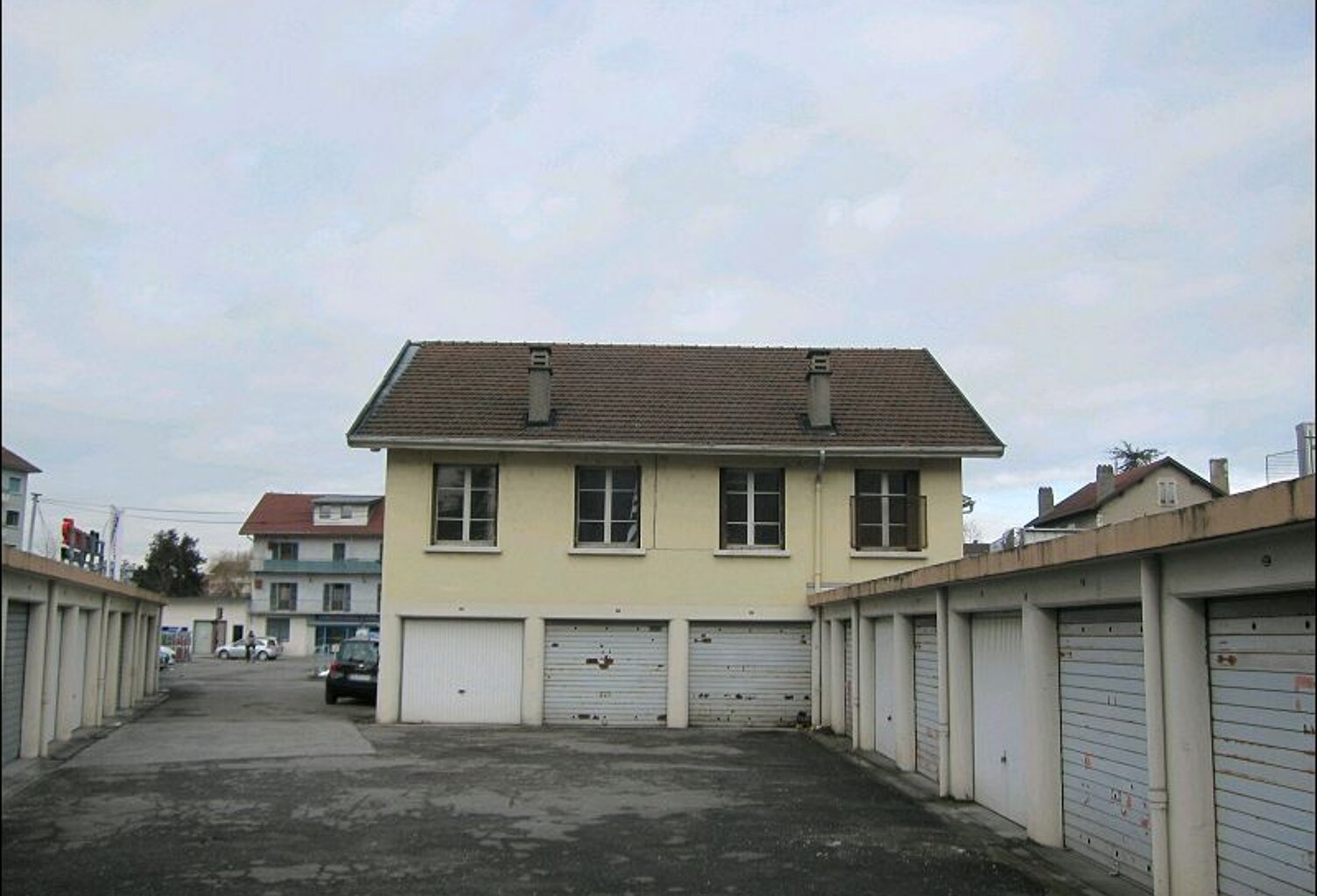 GARAGE — photo 1