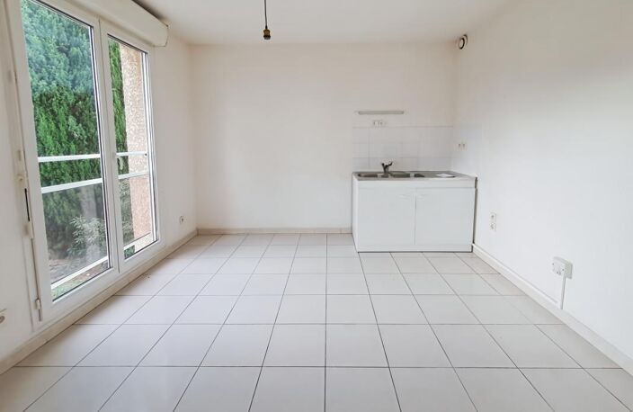 Appartement T2 avec balcon et place de parking — photo 2