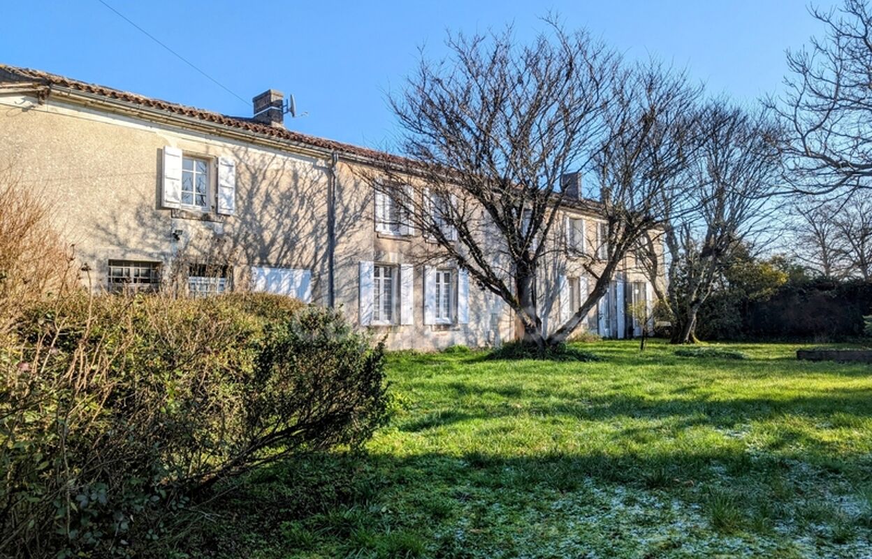 maison 9 pièces 244 m2 à vendre à Segonzac (16130)