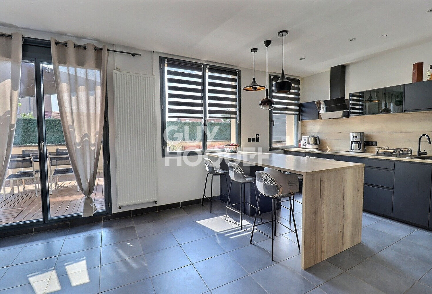 APPARTEMENT AVEC DEUX CHAMBRES UNE TERRASSE ET UN PARKING FAU... — photo 1