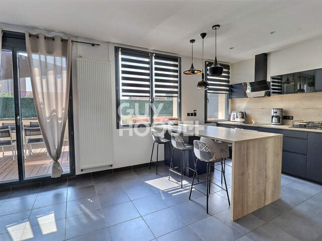 APPARTEMENT AVEC DEUX CHAMBRES UNE TERRASSE ET UN PARKING FAU... — photo du bien