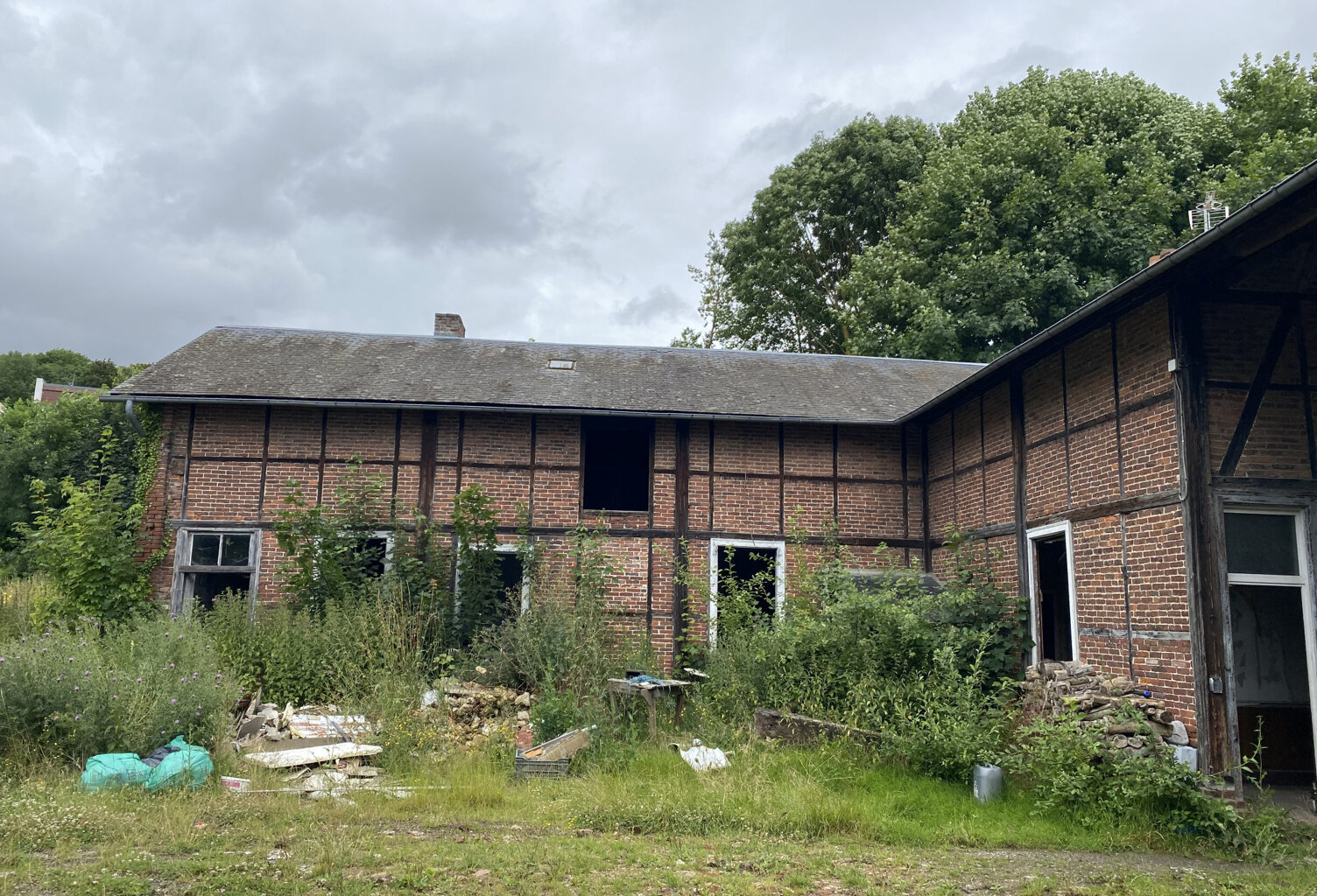 Bien à rénover complètement à Poix de Picardie — photo 1
