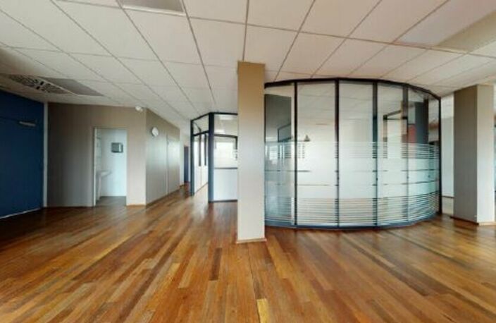 BUREAUX à LOUER — photo 2