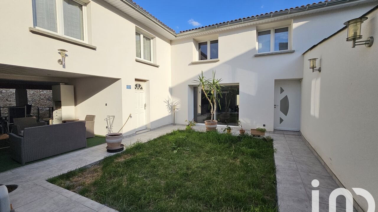 maison 8 pièces 180 m2 à vendre à Saint-Bonnet-Près-Riom (63200)