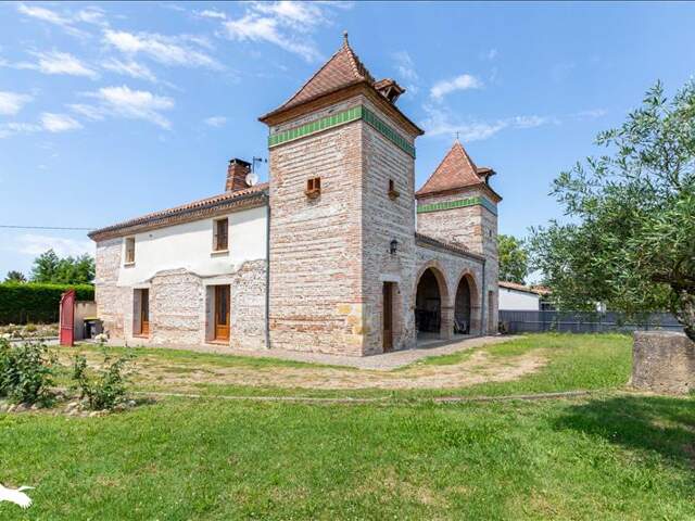 Maison en pierre de 5 pièces principales — photo du bien