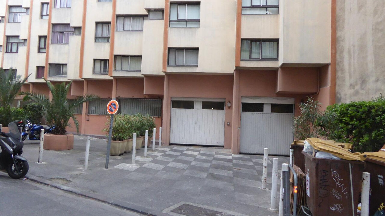 garage  pièces 13 m2 à louer à Marseille 6 (13006)