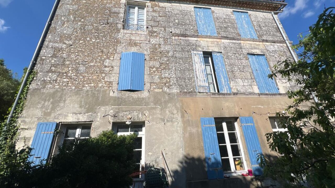 maison 6 pièces 205 m2 à vendre à Mortagne-sur-Gironde (17120)