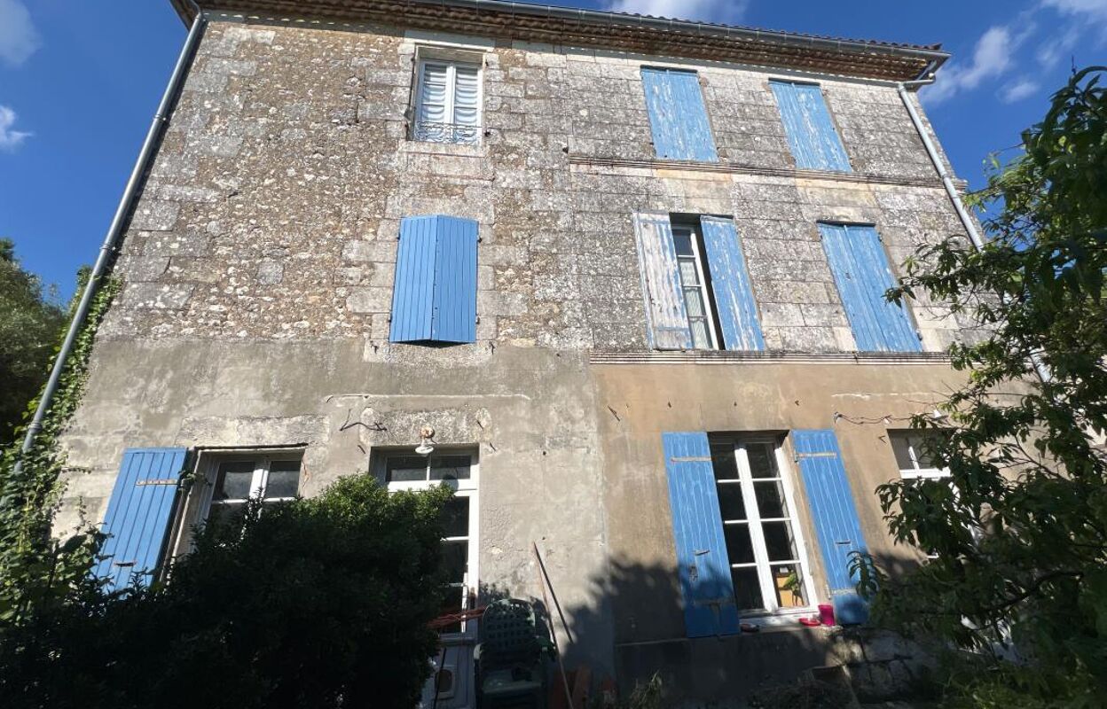 maison 6 pièces 205 m2 à vendre à Mortagne-sur-Gironde (17120)