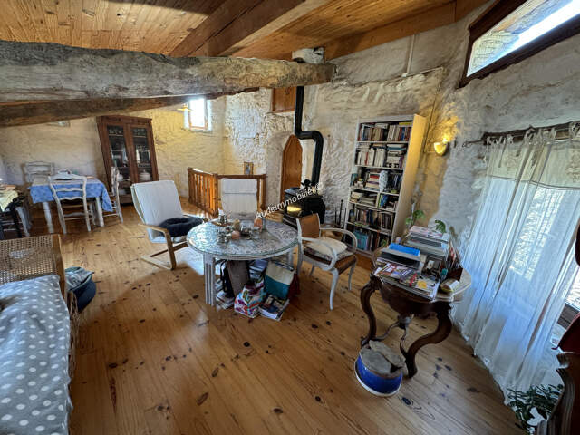 Maison de village en pierres avec jardin et terres — photo du bien