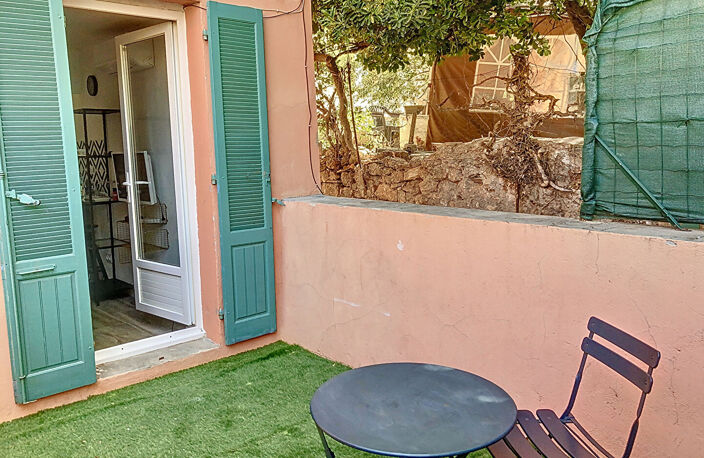 Appartement Toulon 1 pièce de 11.30 m² plus jardin et cave. — photo 2