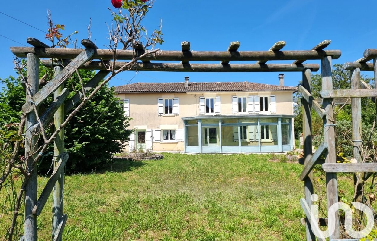 maison 6 pièces 202 m2 à vendre à Saint-Cybardeaux (16170)