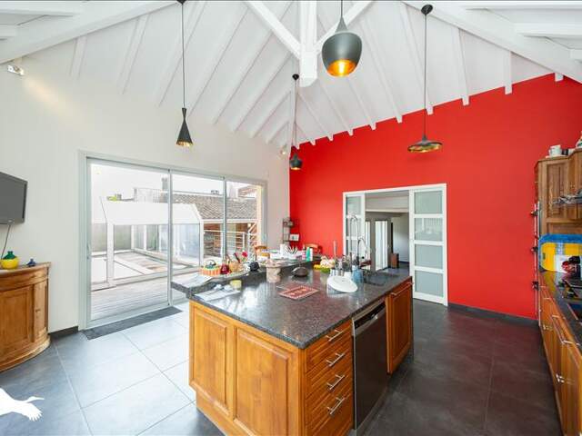 Maison en pierre de 6 pièces principales — photo du bien
