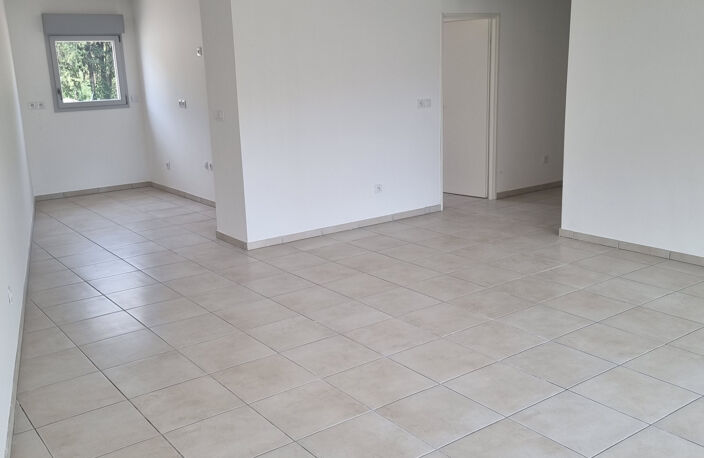 Appartement T4 de 86 m2 avec terrasse 17 m2 et garage , à Ma — photo 2
