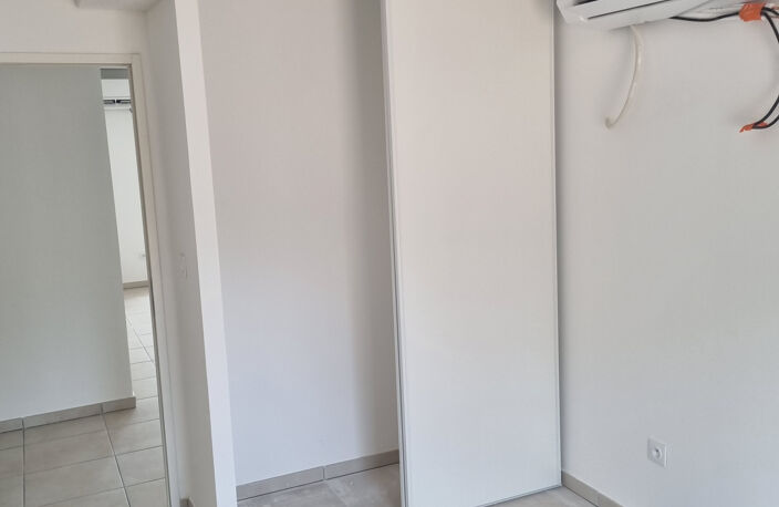 Appartement T4 de 86 m2 avec terrasse 17 m2 et garage , à Ma — photo 3