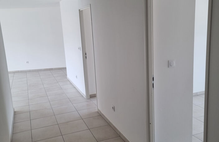 Appartement T4 de 86 m2 avec terrasse 17 m2 et garage , à Ma — photo 4