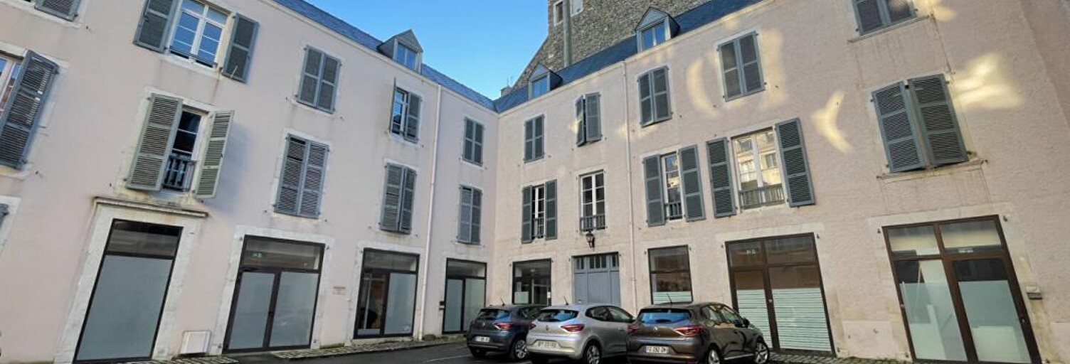 Bureau  225 m² à louer à Pau (64000)