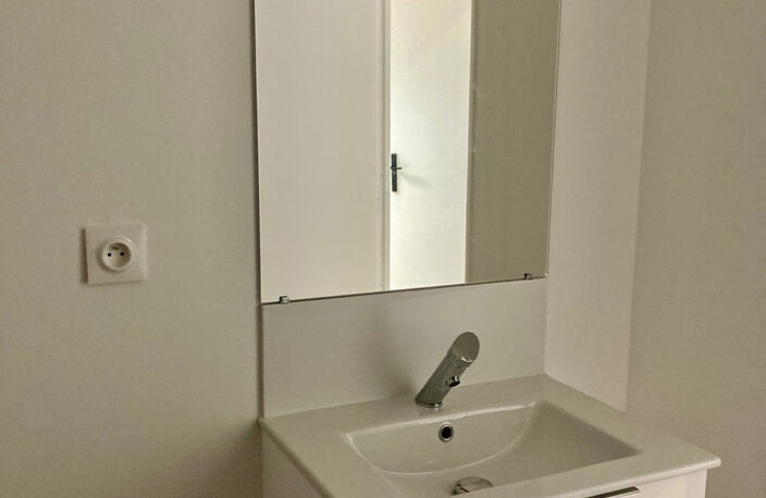 Poitiers, Appartement de 40m2 refait à neuf — photo 3