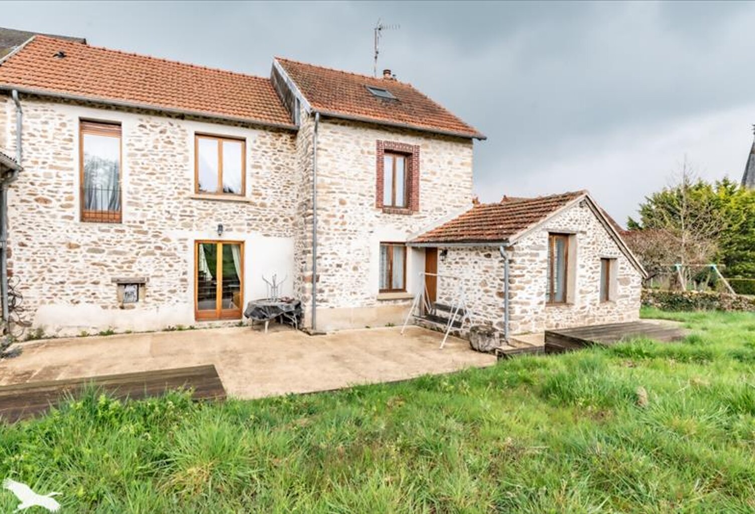 Maison en pierre de 6 pièces principales — photo 1