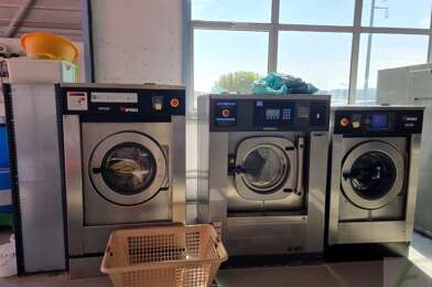 Commerce  302000 €