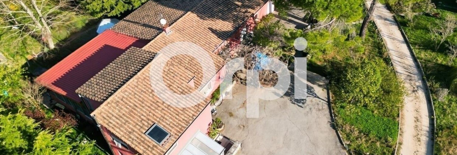 Maison 9 Pièces 242 m² à vendre à Ruoms (07120)