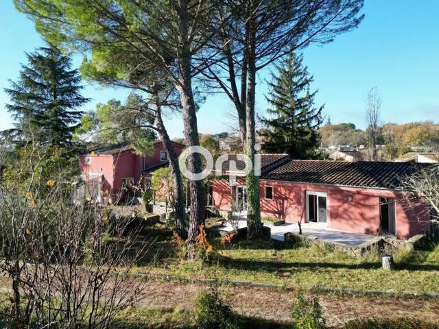 Maison avec 3 logements indépendants et terrain de 2 802 m² — photo du bien