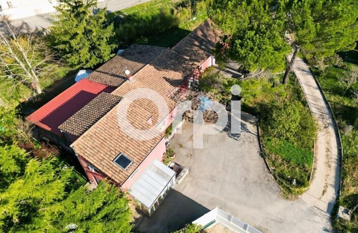 Maison avec 3 logements indépendants et terrain de 2 802 m² — photo 2