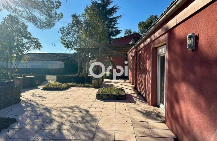 Maison avec 3 logements indépendants et terrain de 2 802 m² — photo 4