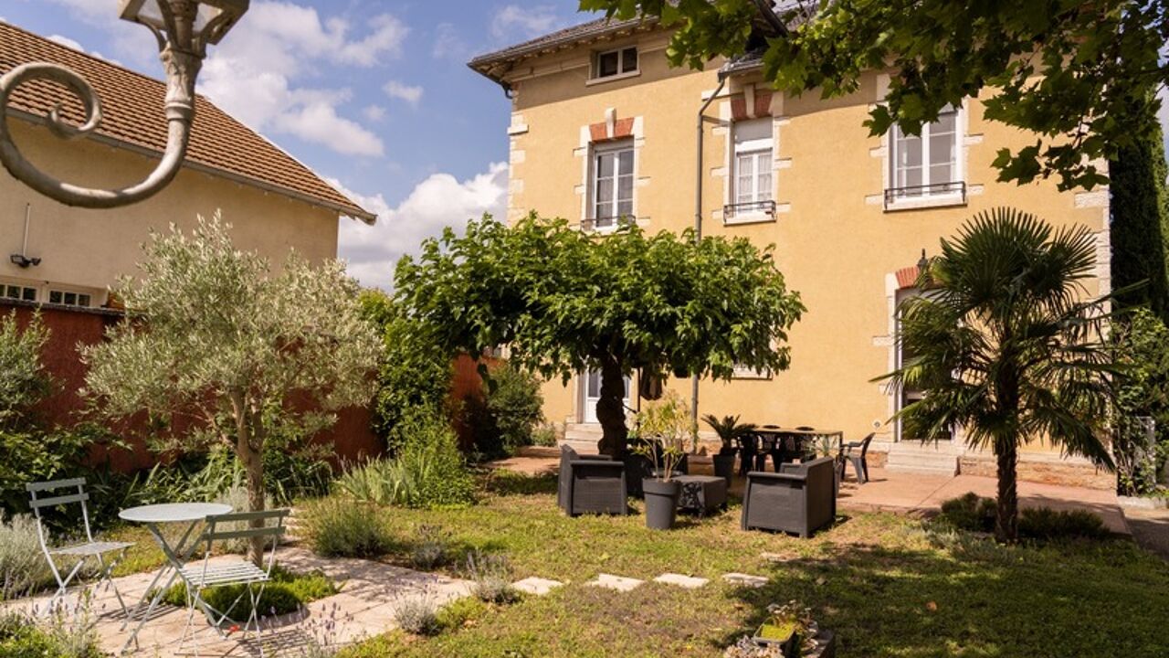 maison 10 pièces 227 m2 à vendre à Mâcon (71000)