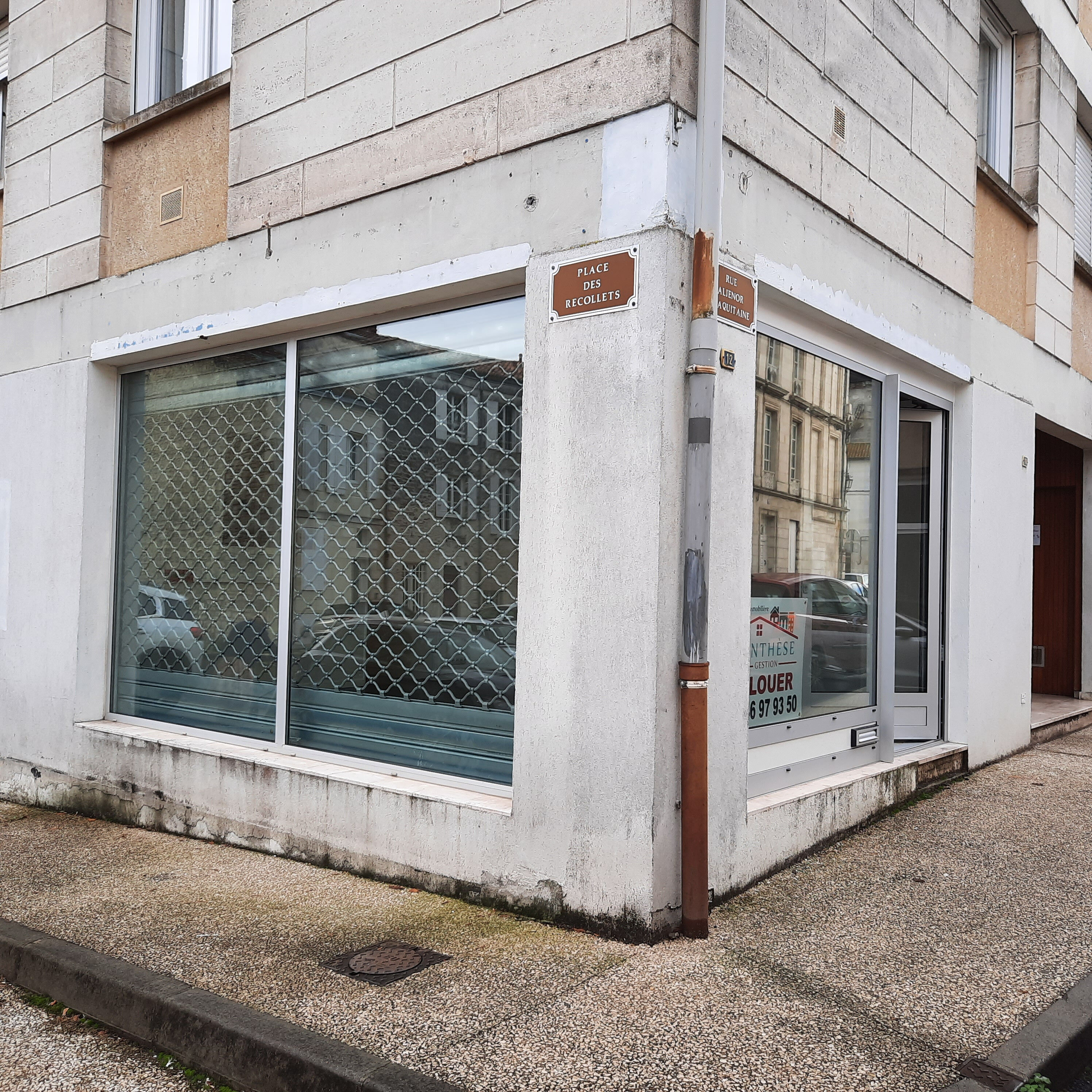 Local commercial  T1 à louer Saintes 17100