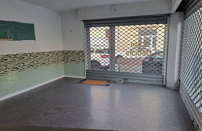 local commercial — photo 2