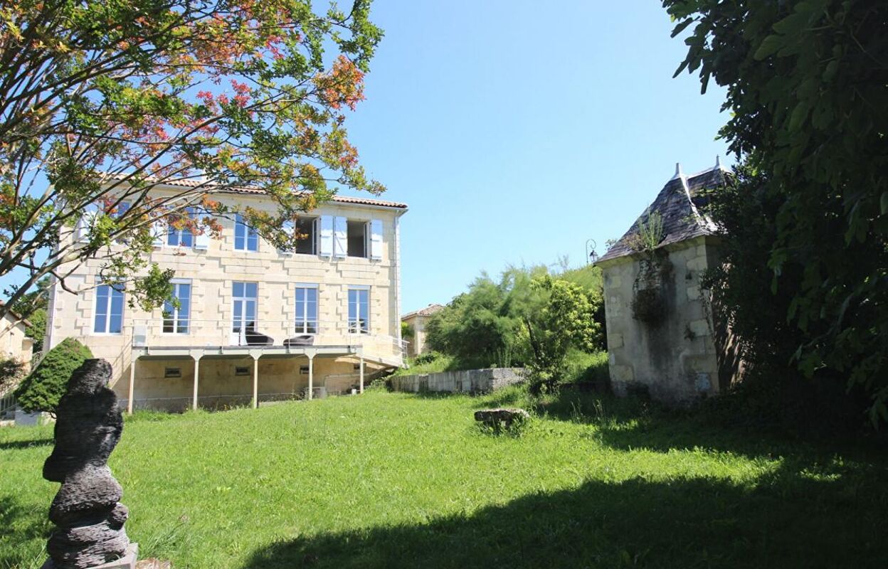 maison 9 pièces 350 m2 à vendre à Semillac (17150)