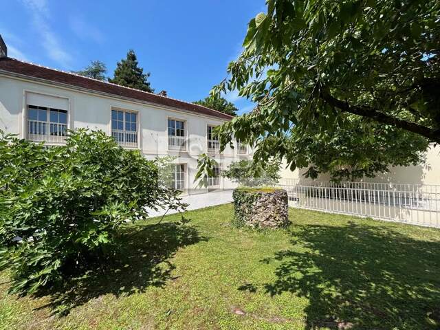 Propriété 9 pièces - 238m² — photo du bien