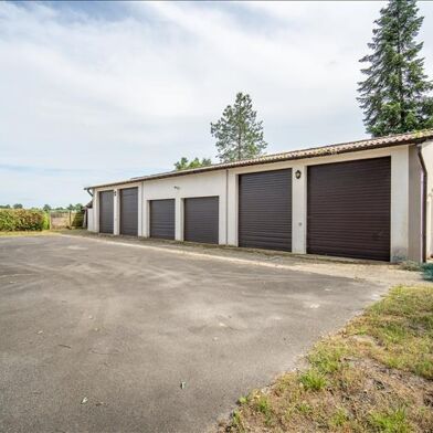 Immeuble  296800 €