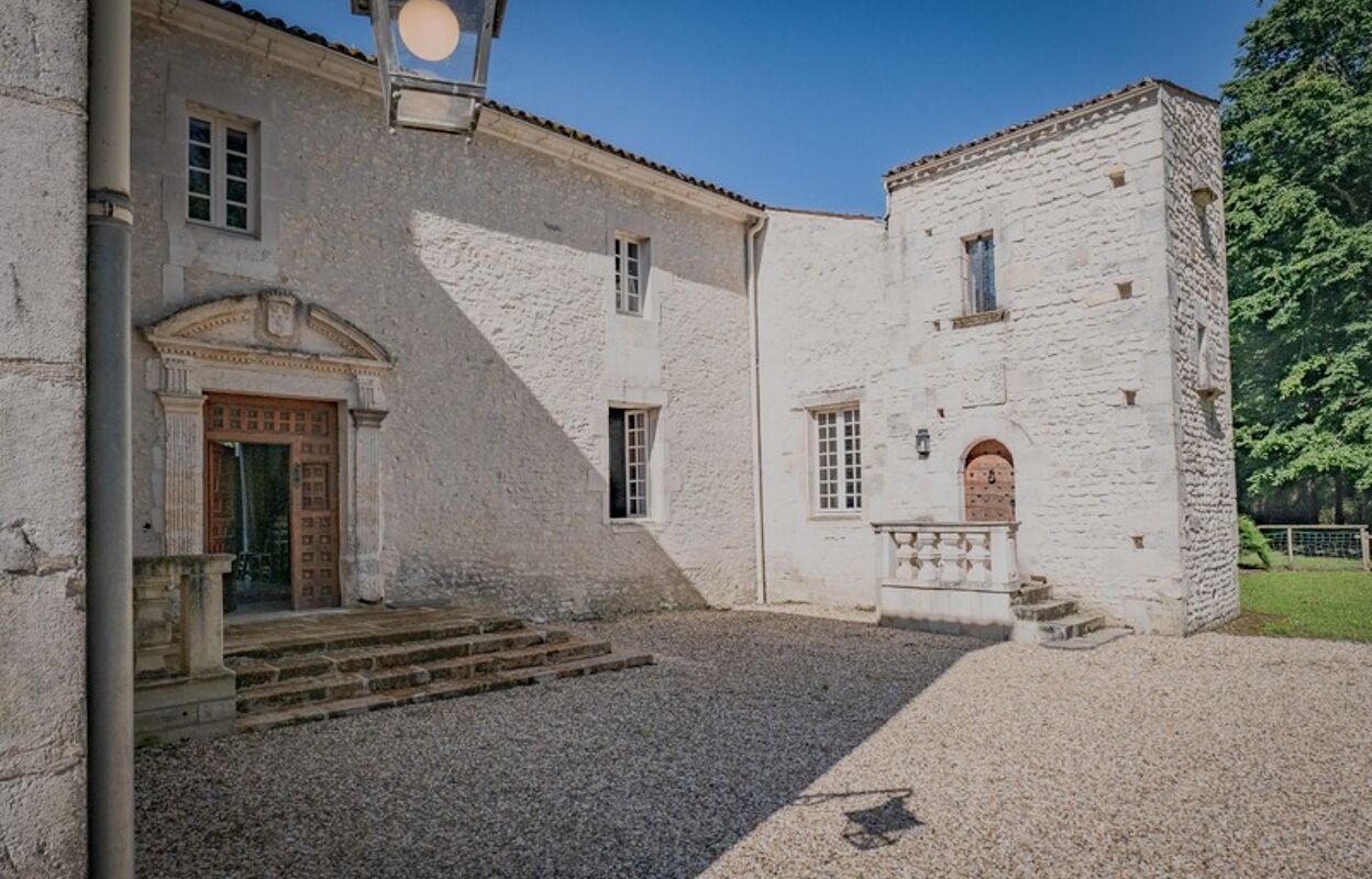 maison 12 pièces 420 m2 à vendre à Cognac (16100)