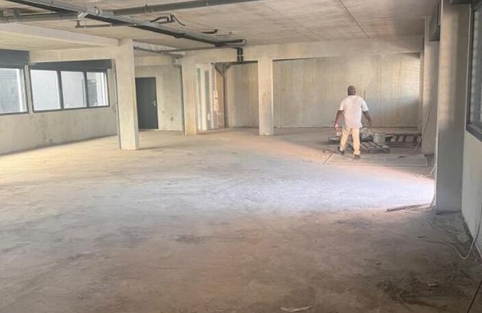 LOCAL COMMERCIAL DE 192m2 en centre ville de Saint Pierre — photo 3