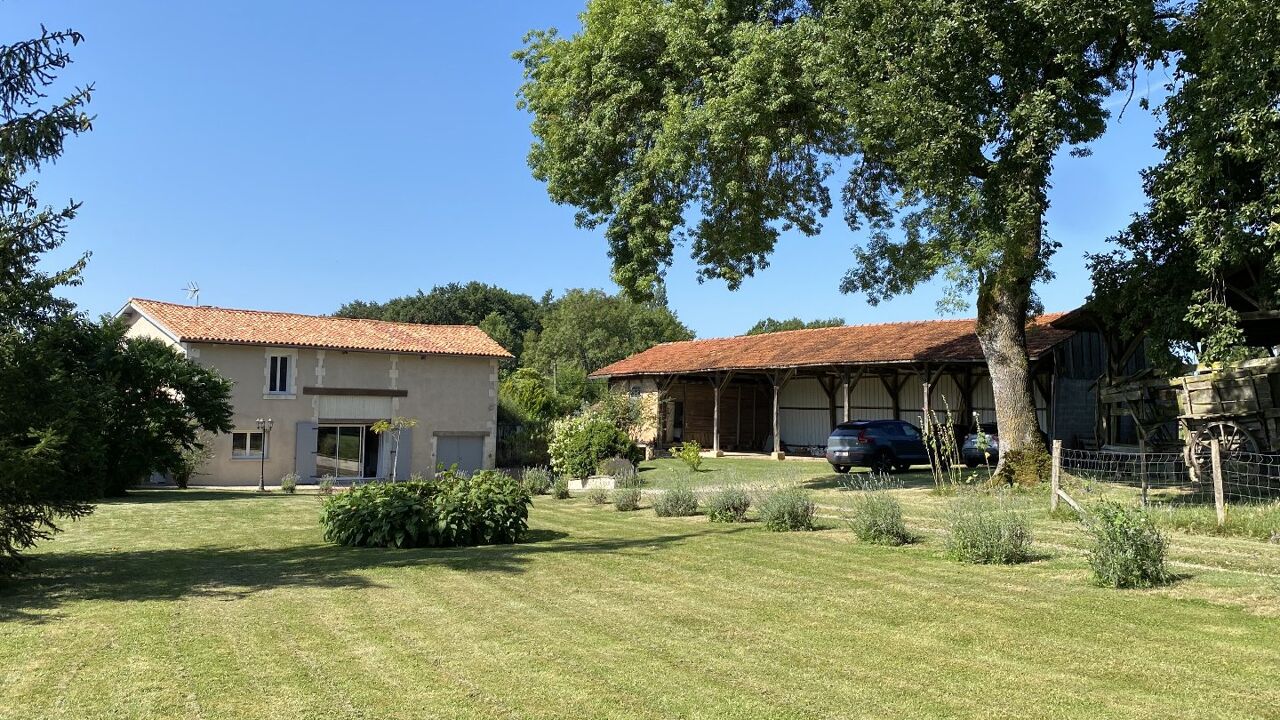 maison 8 pièces 273 m2 à vendre à Pillac (16390)