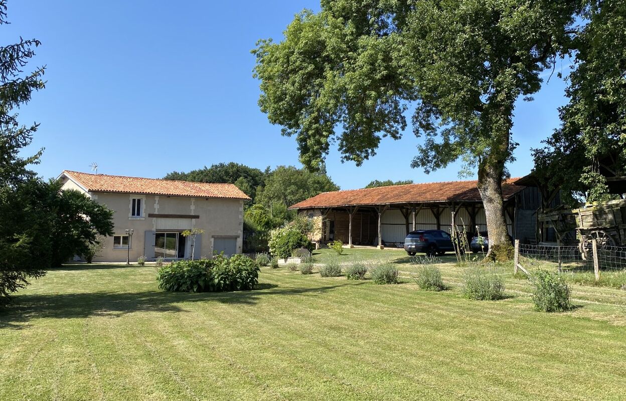 maison 8 pièces 273 m2 à vendre à Pillac (16390)