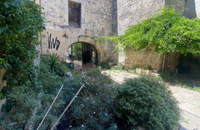 BEAUCAIRE  CENTRE,  bel immeuble  471  m2 , avec  patio de 3 — photo du bien