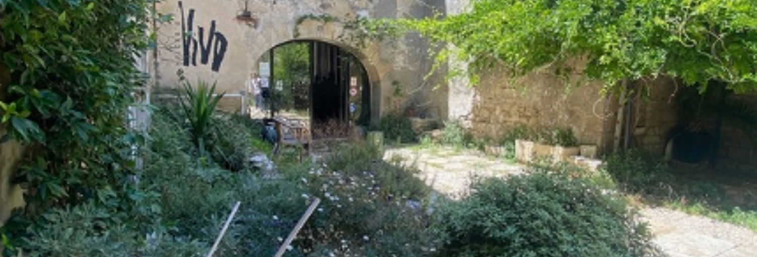 Immeuble  471 m² à vendre à Beaucaire (30300)