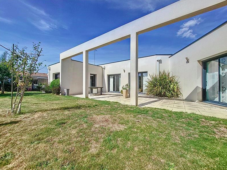 À vendre : Maison contemporaine de 139 m2 à Moutiers-les-Mauxfaits — photo 1